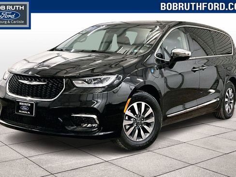 Used 2022 Chrysler Pacifica Limited image 1