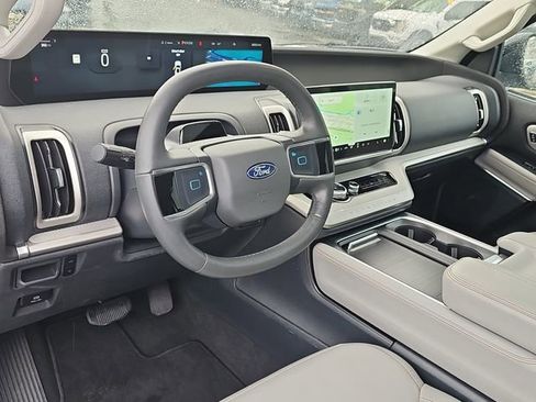 Used 2025 Ford Expedition Max Active RWD image 18