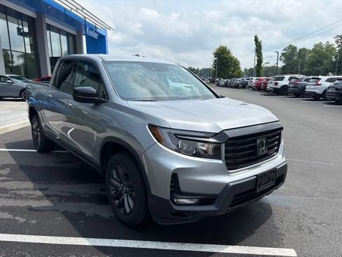 Used 2023 Honda Ridgeline Sport image 4