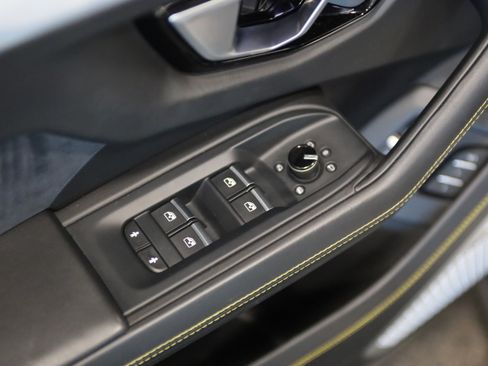Used 2019 Lamborghini Urus AWD/4WD image 15