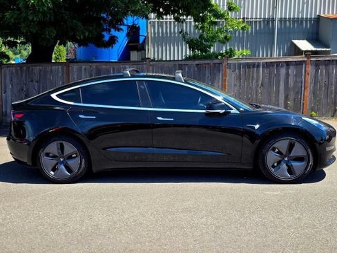 Used 2018 Tesla Model 3 Mid Range RWD image 13