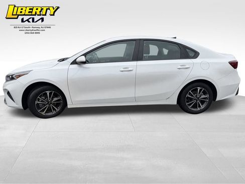 Used 2024 Kia Forte LXS FWD image 4