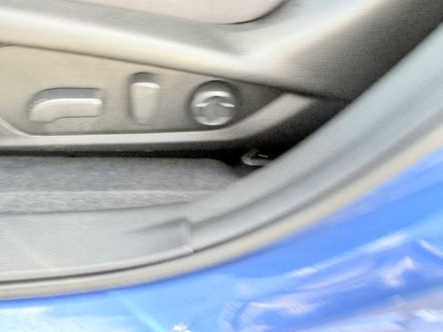 Used 2025 Subaru Crosstrek 2.0i Premium image 15