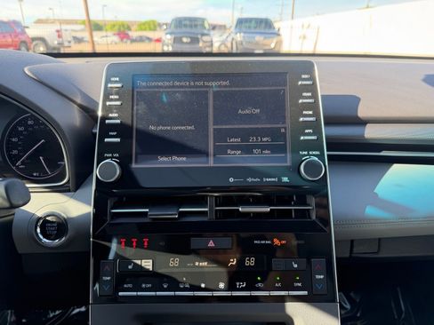 Used 2019 Toyota Avalon XSE image 15