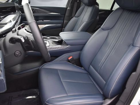 Used 2025 Cadillac Escalade IQ Luxury 2 AWD/4WD image 11