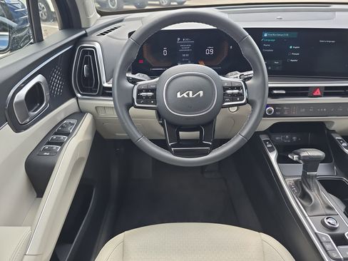 Certified 2025 Kia Sorento S w/ Panoramic Sunroof Package FWD image 13