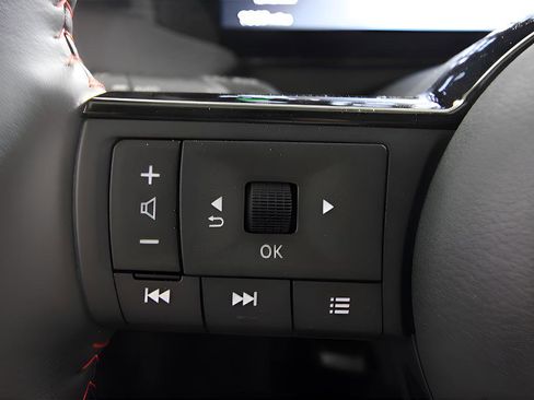 Used 2025 Nissan Kicks SR w/ Illumination Package AWD/4WD image 14