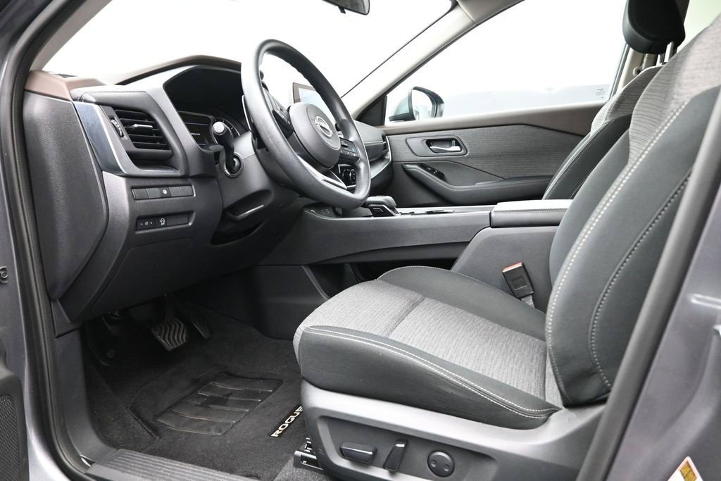 Certified 2023 Nissan Rogue SV FWD image 14