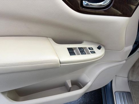 Used 2013 Nissan Quest SV w/ Leather Pkg image 20