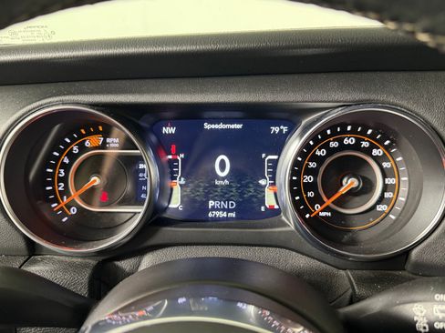 Used 2018 Jeep Wrangler Unlimited Sahara image 17