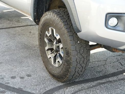 Used 2018 Toyota Tacoma TRD Off-Road RWD image 2