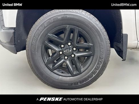 Used 2021 Chevrolet Silverado 1500 LT Trail Boss w/ Convenience Package II AWD/4WD image 2
