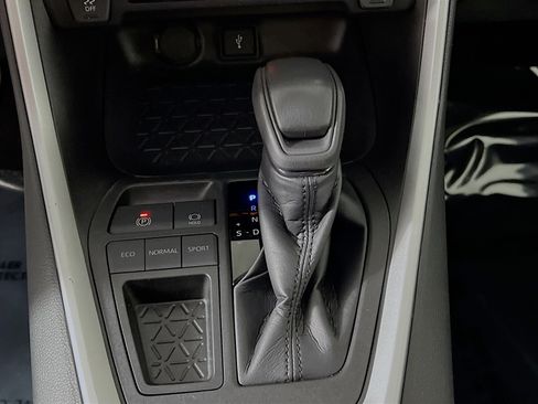 Used 2022 Toyota RAV4 XLE image 24