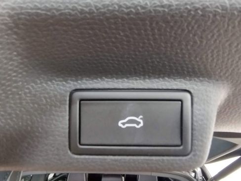 New 2025 Volkswagen ID. Buzz Pro S image 16