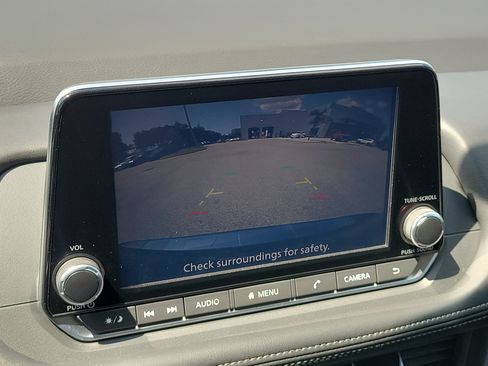 Certified 2024 Nissan Rogue SV FWD image 28