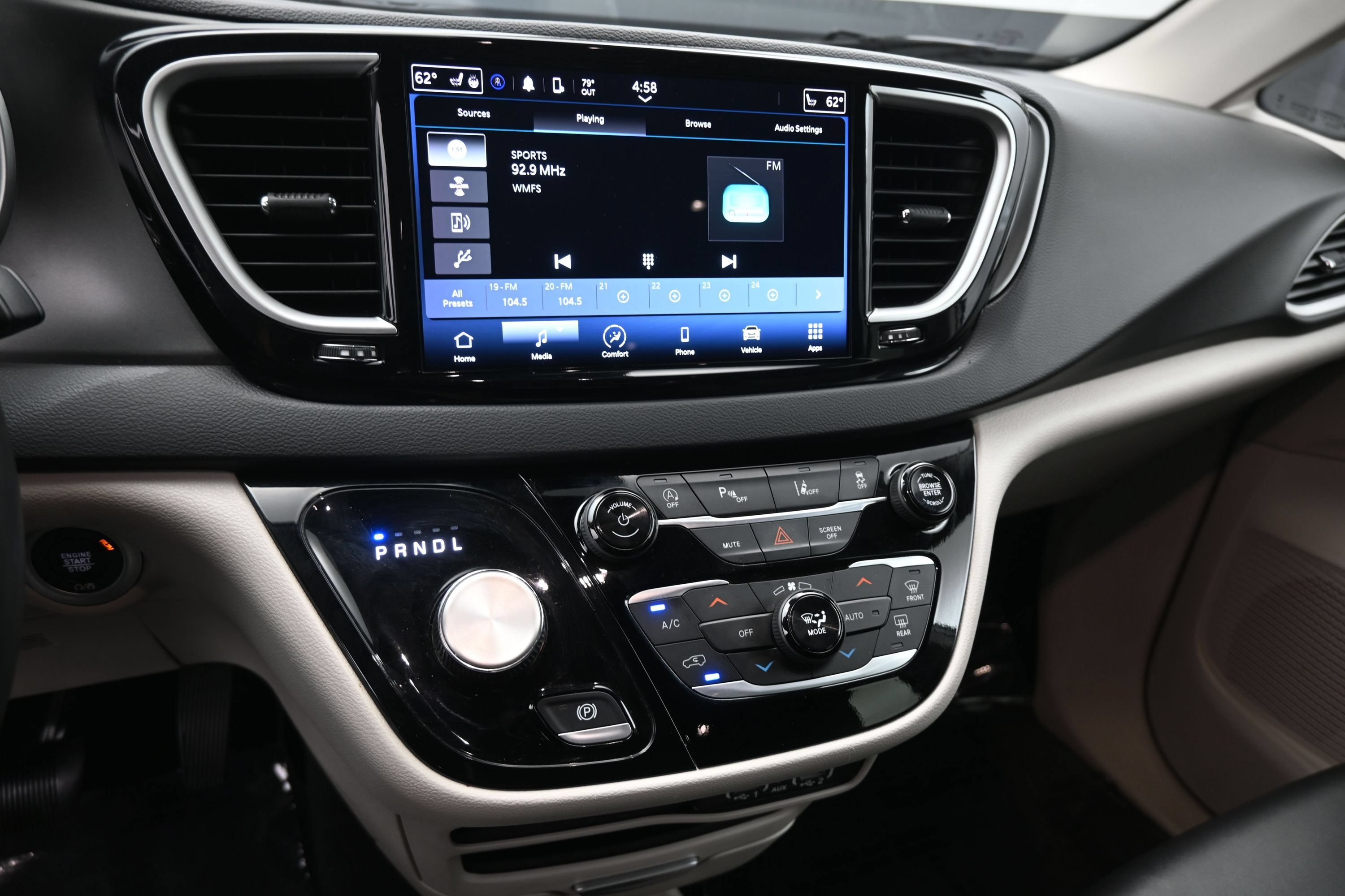 Used 2024 Chrysler Pacifica Touring-L FWD image 22