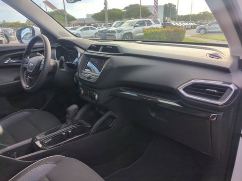 Used 2023 Chevrolet TrailBlazer LT FWD image 25