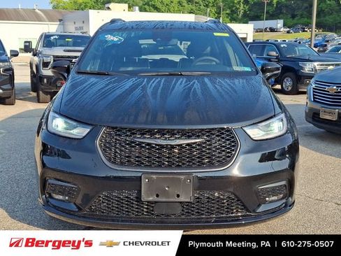 Used 2026 Chrysler Pacifica Limited w/ S Appearance Package FWD image 3