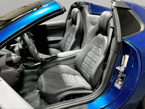 Used 2023 Ferrari 812 GTS RWD image 19