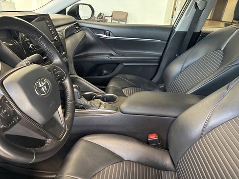 Used 2022 Toyota Camry SE image 12