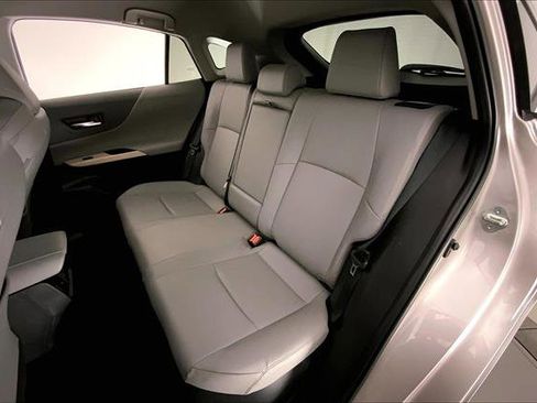 Used 2024 Toyota Venza XLE image 14