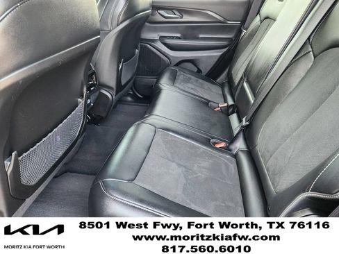 Used 2025 Jeep Grand Cherokee Altitude AWD/4WD image 29