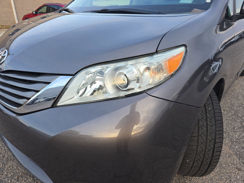 Used 2011 Toyota Sienna XLE image 34