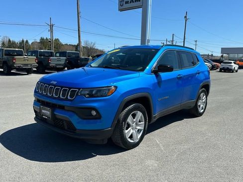 Used 2022 Jeep Compass Latitude w/ Convenience Group AWD/4WD image 1