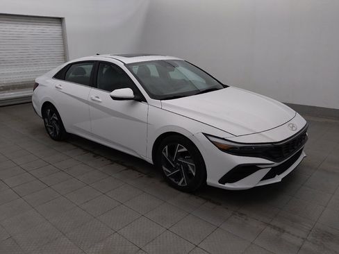 Used 2025 Hyundai Elantra SEL FWD image 11