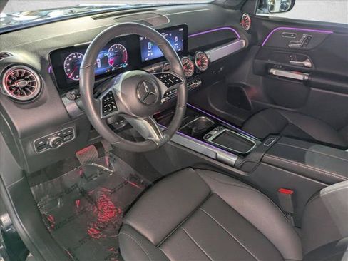 Used 2025 Mercedes-Benz GLB 250 4MATIC image 13