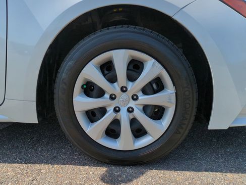 Used 2024 Toyota Corolla LE FWD image 11