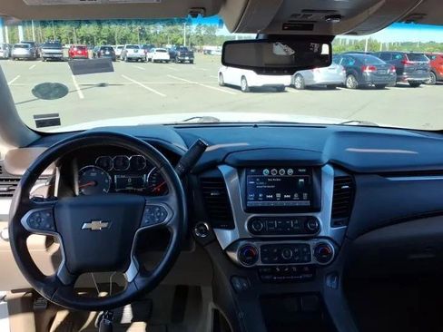 Used 2019 Chevrolet Suburban LT w/ Luxury Package AWD/4WD image 4