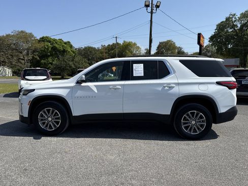 Used 2023 Chevrolet Traverse LT FWD image 2