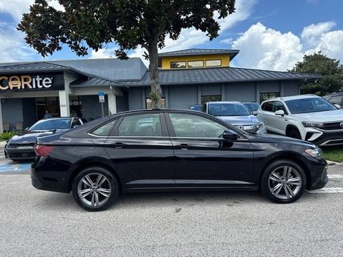 Used 2024 Volkswagen Jetta SE FWD image 8