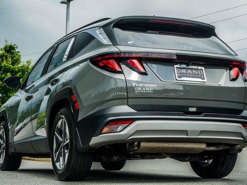 Certified 2025 Hyundai Tucson SEL FWD image 11