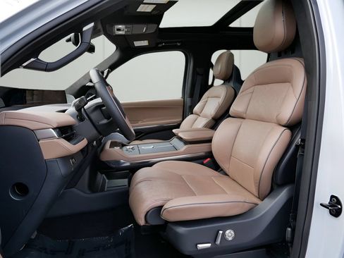 Used 2025 Lincoln Navigator Black Label AWD/4WD image 18