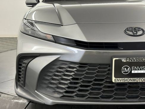 Used 2025 Toyota Camry SE w/ Convenience Package FWD image 9