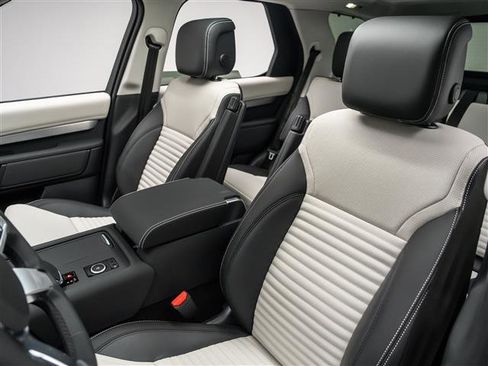 New 2026 Land Rover Discovery Limited Edition AWD/4WD image 15