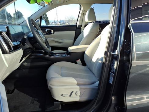 Certified 2025 Kia Sorento S w/ Panoramic Sunroof Package image 12