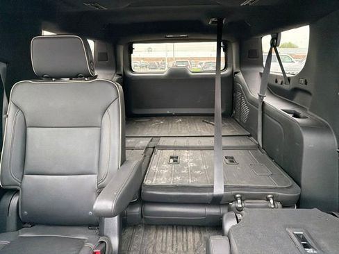 Used 2023 GMC Yukon XL SLT w/ SLT Premium Package AWD/4WD image 19