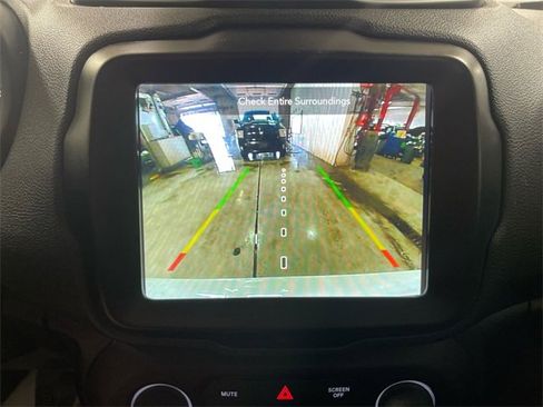 Certified 2023 Jeep Renegade Latitude image 17