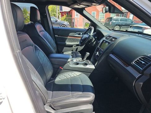 Used 2018 Ford Explorer Platinum AWD/4WD image 6
