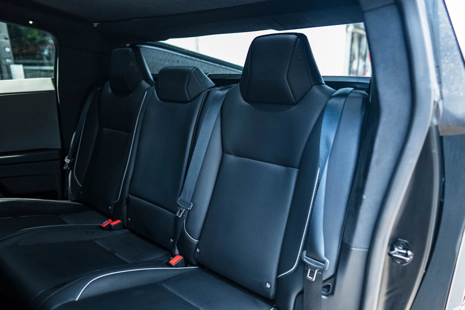Used 2024 Tesla Cybertruck AWD Crew Cab image 29