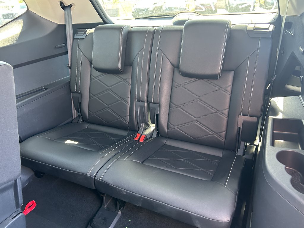 Used 2025 Volkswagen Atlas SE AWD/4WD image 32
