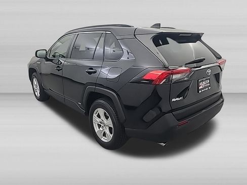 Used 2019 Toyota RAV4 LE w/ Carpet Mat Package AWD/4WD image 5