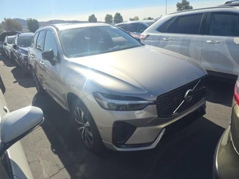 Used 2025 Volvo XC60 B5 Plus AWD/4WD image 2