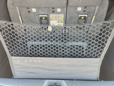 Used 2023 Toyota Sienna XSE image 35