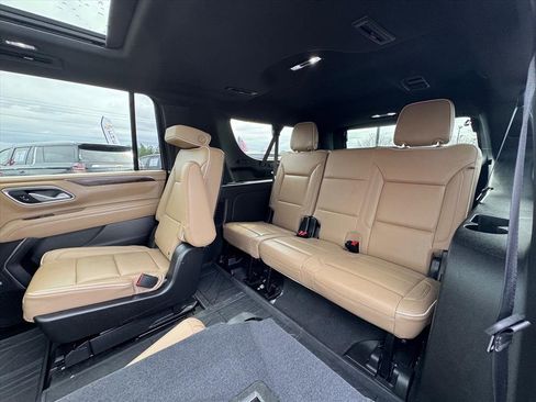 Used 2021 Chevrolet Suburban Premier w/ Premium Package image 13