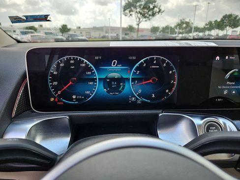 Used 2021 Mercedes-Benz GLB 250 4MATIC image 10