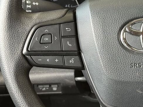 Used 2025 Toyota Sienna LE FWD image 14